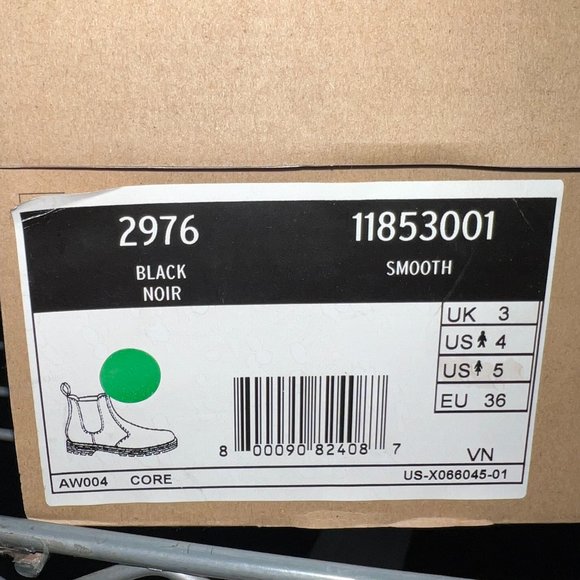 NIB Dr. Martens 2976 Smooth Leather Chelsea Boots - Picture 8 of 9